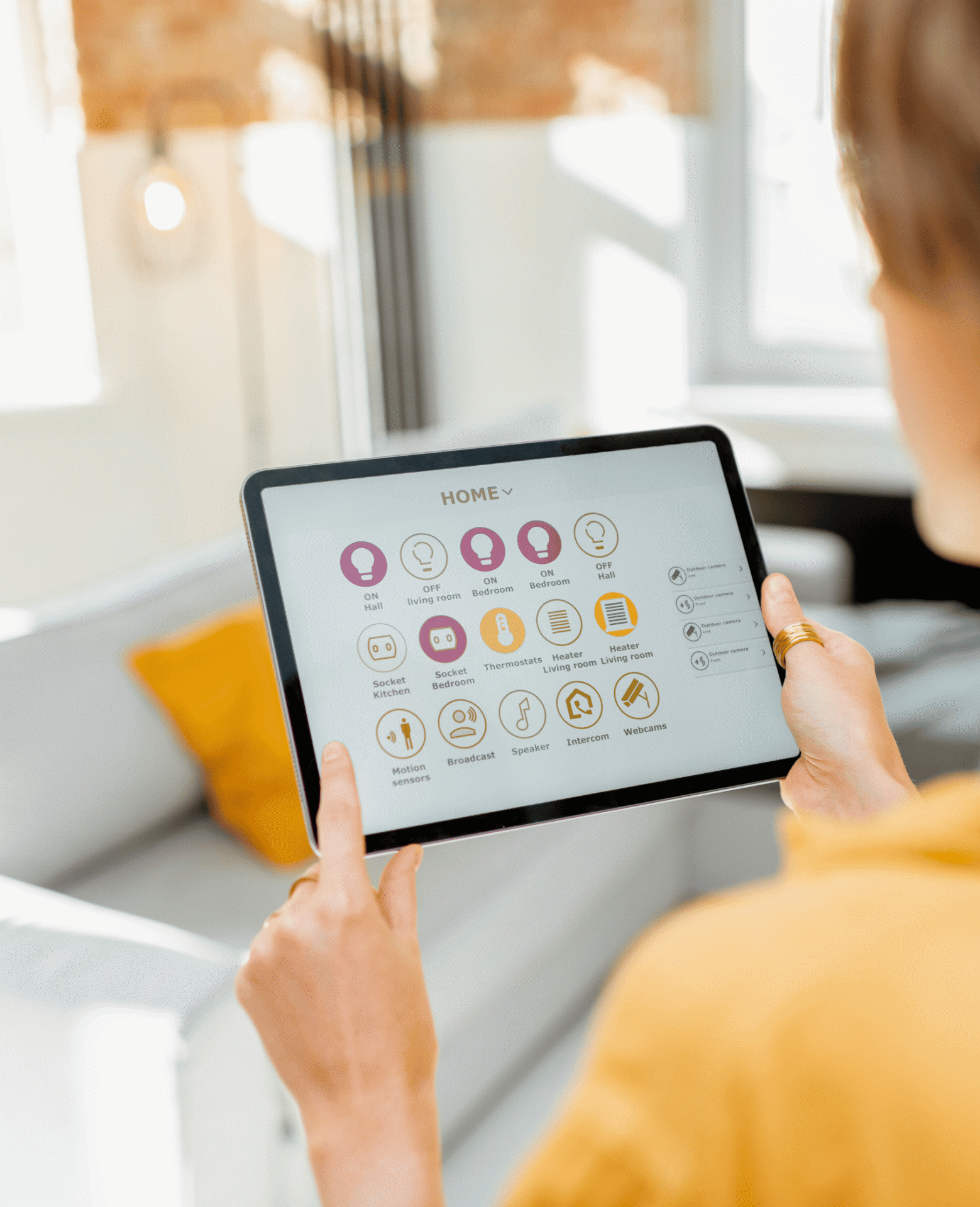 10 Clever Tech Solutions to Simplify Your Life in 2024